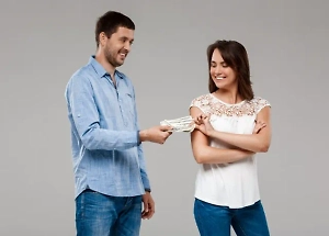 Коуч назвала 3 женских страха, мешающих просить деньги у мужчины