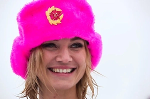 Раскрыты 4 модные вещи "жены русского бандита" 90-х, за которыми охотятся иностранки