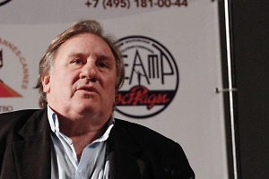 50 французских звёзд выступили в защиту Депардье после обвинений в изнасиловании