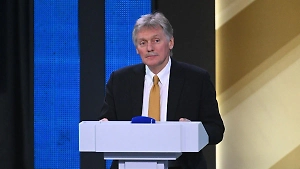 Песков попросил журналистов "помиловать" его после вопроса о вечеринке Ивлеевой