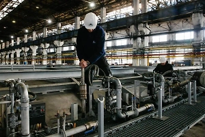 Эксперт рассказал, кому и насколько повысят зарплату в 2024 году