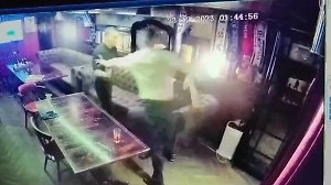 Нокаут офицера Росгвардии прокурором в ростовском кафе попал на видео