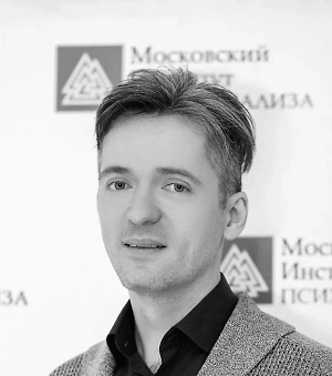 Народная мудрость гласит, что негативные эмоции надо просто выпустить — покричать в лесу, побоксировать. Однако это заблуждение. Такой метод не работает и может даже усугубить ситуацию. Чтобы справиться с агрессией, человеку  в первую очередь важно осознать, что его поступки и эмоции причиняют вред окружающим. Затем необходимо провести работу над собой и научиться контролировать злость. Начать стоит с понимания причин агрессии, тренировки саморегуляции, дыхательных практик, работы со специалистом.