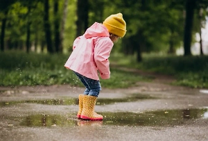 Трёхлетняя девочка с голубыми глазами сбежала из дома в Москве