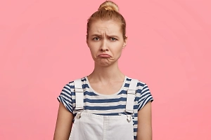 Косметолог назвала 4 способа "стереть" с лица следы  усталости