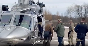 Появилось видео доставки расстрелявшего полицейских наркоторговца в Подмосковье на вертолёте