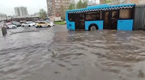 Дождь залил Москву