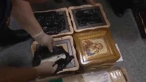 Россиянин с двойным гражданством арестован за контрабанду 27 бомб с Украины в иконах