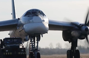 Появилось видео полёта ракетоносцев Ту-95МС над нейтральной частью Японского моря