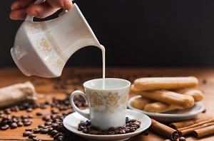 Кофе с молоком — это на самом деле десерт, ошарашила нутрициолог