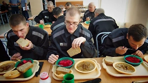 Если заметите у мужчины 6 этих привычек, бегите как можно дальше: он бывший зэк 