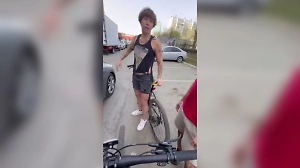 На Урале мигрант чуть не сбил Русскую Ронду из UFC и назвал её свиньёй за внешний вид