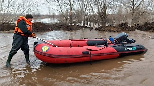 Мэр Оренбурга Салмин: Жителей домов в зоне подтопления эвакуируют принудительно