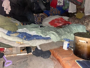 Находившаяся в розыске семья с детьми 11 месяцев жила в шалаше под Тулой