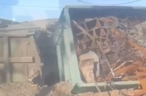 Под Волгоградом грузовой поезд сошёл с рельсов из-за атаки беспилотника