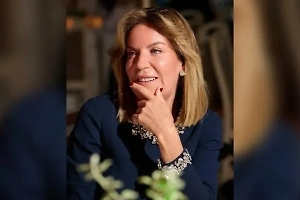 Хирург возложила вину на ослепшую жену раввина за ад после пластики