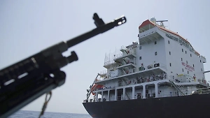 Хуситы атаковали два американских эсминца и три коммерческих судна