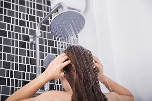 Эксперт рассказала, как часто нужно мыть волосы разных типов