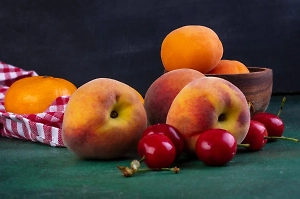 Названы лайфхаки, как выбрать черешню и персик и не прогадать