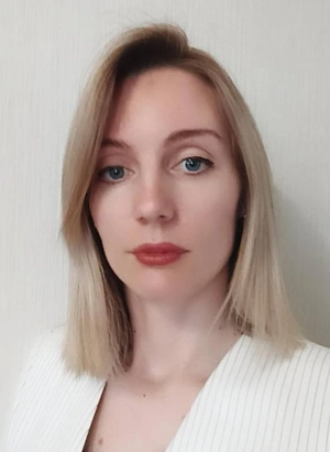 Черешня начинает поступать в продажу уже с начала мая — и ничего подозрительного в таких сроках нет. Ранняя ягода в целом не принесёт вреда здоровью. Главное — разумно ограничить её употребление (норма фруктов в день — до 400–500 граммов) и внимательно выбирать плоды.