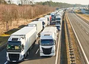 Украинские дальнобойщики массово отказываются от рейсов, опасаясь мобилизации