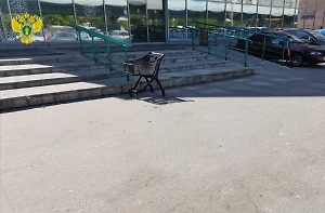 Москвичка бросила младенца на ступеньках у супермаркета после ссоры с мужем
