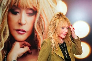 Катя Лель назвала Пугачёву легендой после шумихи из-за нового трека