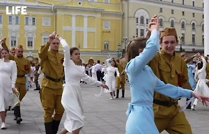 В российских городах прошла акция "Вальс Победы"