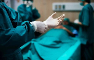 Сибиряк обвинил "самоуверенного" анестезиолога в смерти жены после наркоза