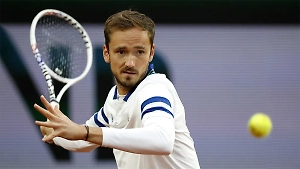 Медведев вышел в 1/8 финала "Ролан Гаррос", обыграв чеха Махача