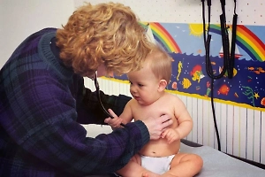 Врач предупредил о неочевидной опасности детских травм