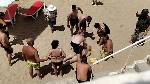 Очевидец удара ВСУ по пляжу в Севастополе рассказал о странных ранах у пострадавших