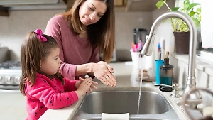 С 1 июля льготники станут платить меньше, а тарифы ЖКХ вырастут: как изменится порядок оплаты квитанций