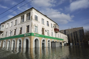 Десятки тысяч неравнодушных: Глава МЧС озвучил, сколько человек боролись с весенним паводком