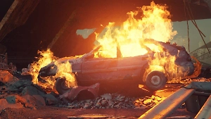 На Украине неизвестные подожгли автомобиль ВСУ и подорвали военную машину