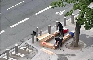 Политолог объяснил, кто стоит за пустыми гробами под Эйфелевой башней