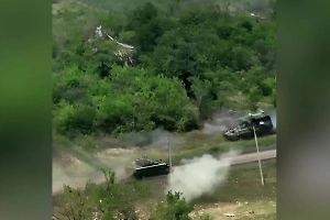 Дуэль российского БТР и БМП Bradley под Авдеевкой попала на видео