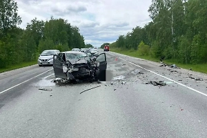 Под Новосибирском в результате массового ДТП погиб один человек, двое пострадали