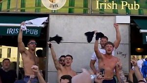 Фанаты сборной Англии устроили беспорядки в Берлине накануне финала Евро