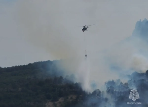 Мужичок с болгаркой стал виновником пожара,
из-за которого горит 40 га заповедника в Крыму
