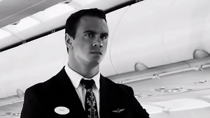 Life.ru узнал личность бортпроводника, которого пытается найти половина россиянок