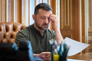 Зеленский заявил о рекордном оттоке граждан с Украины