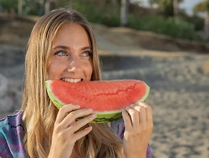 Специалист по арбузам объяснил, как не нарваться на химозную бомбу