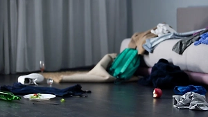 Незнакомец ворвался на чужую дачу, два дня пил и отсыпался в чужих трусах