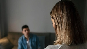 Психолог предупредила об опасности висхолдинга в отношениях