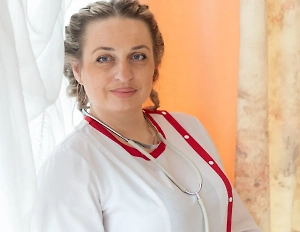 Корвалол не выполняет лечебную функцию заболеваний сердечно-сосудистой системы — он помогает снизить уровень тревожности, действуя как успокоительное средство. Истинная причина популярности препарата кроется в компоненте — фенобарбитале, который обладает психотропным действием. В малых дозах он вызывает сонливость и способствует засыпанию, однако такой сон не является полноценным физиологическим процессом.