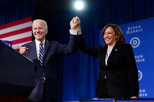 Среди демократов растёт поддержка Харрис в качестве замены Байдену