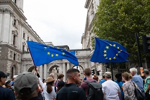 Во Франции призвали радикально бороться с милитаризацией Европы