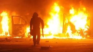 Бывший член "Азова"* приказал расстреливать на месте поджигателей военных машин