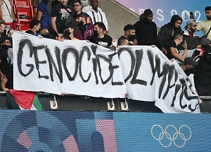 Сборную Израиля по футболу встречали криками "Хайль Гитлер" на ОИ